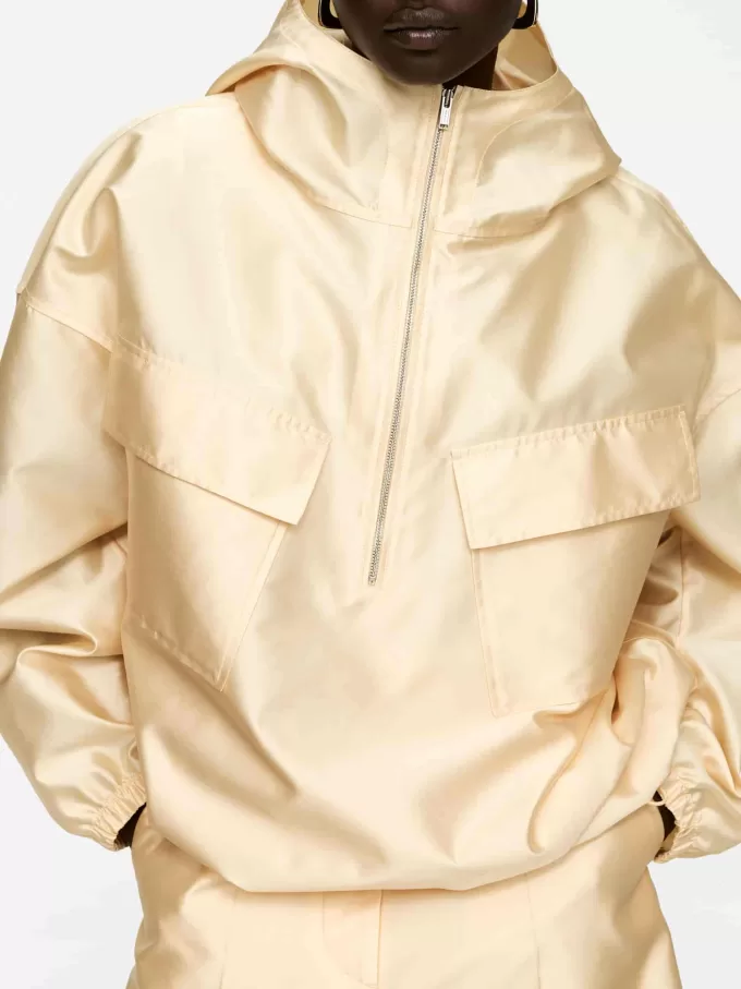 Anorak con capucha Anorak con capucha