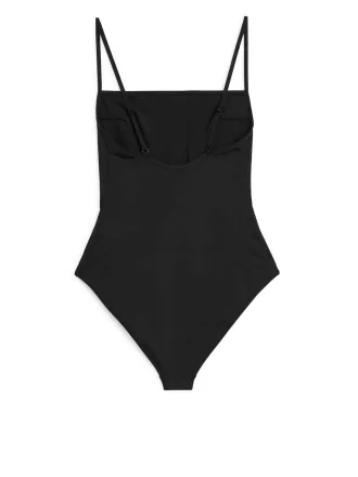 Bañador con cuello cuadrado