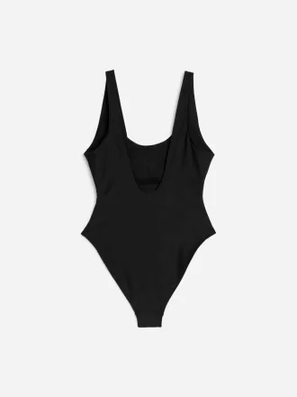 Bañador con cuello en U