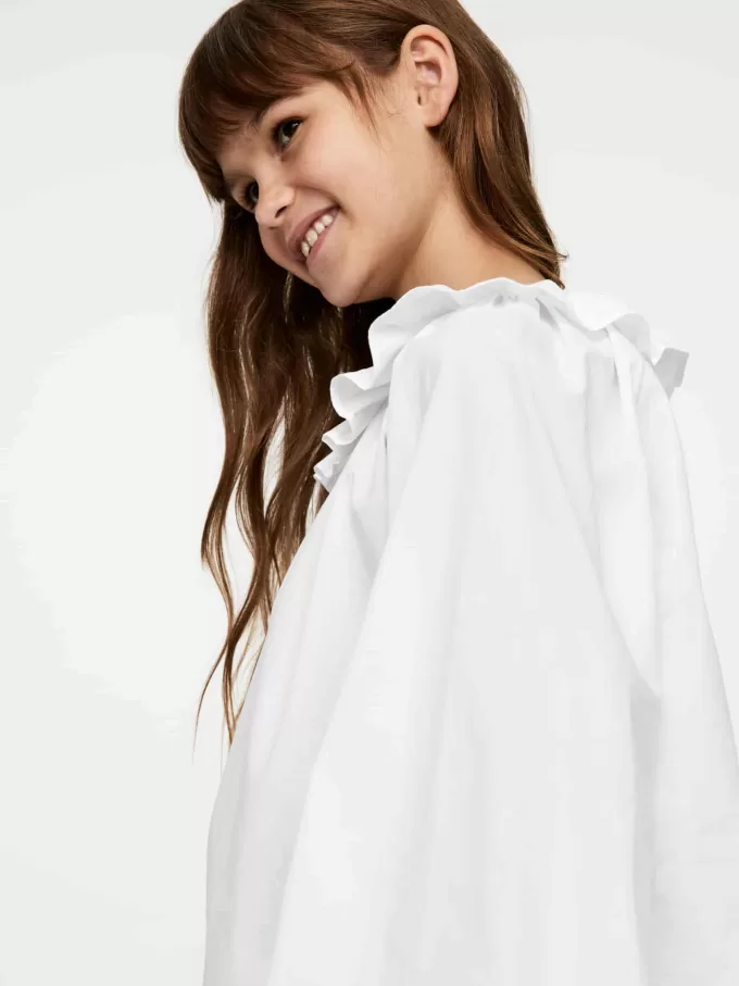 Blusa con cuello con volantes Blusa con cuello con volantes