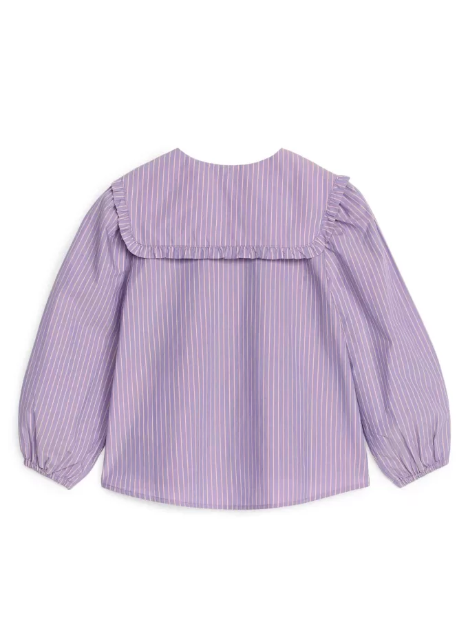 Blusa con cuello con volantes Blusa con cuello con volantes