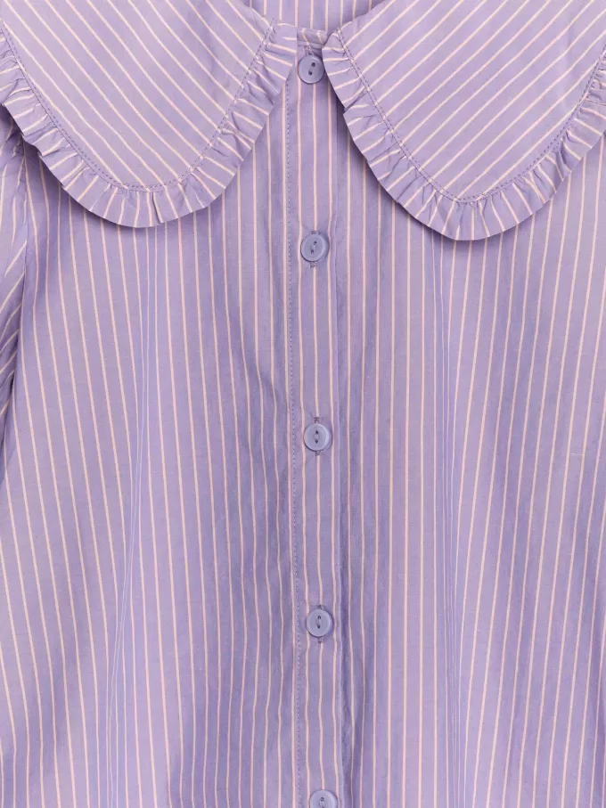 Blusa con cuello con volantes Blusa con cuello con volantes