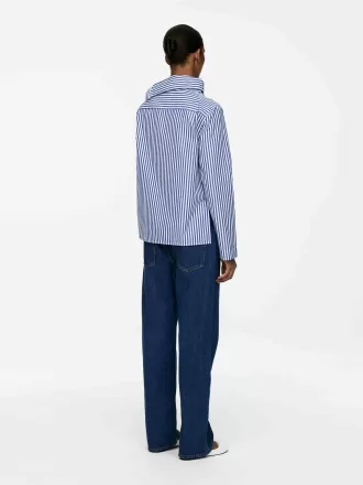 Blusa con cuello doblado