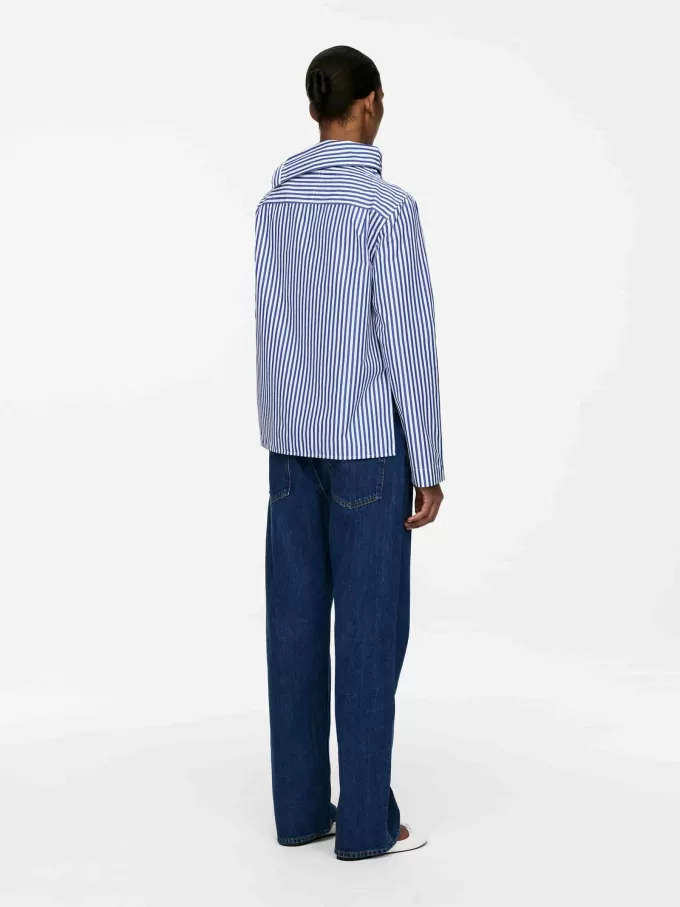 Blusa con cuello doblado Blusa con cuello doblado