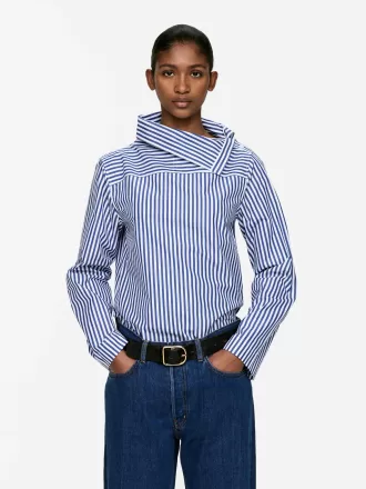 Blusa con cuello doblado