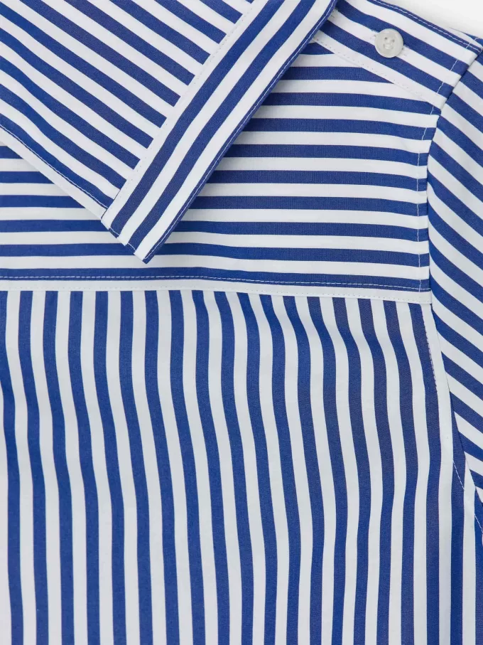 Blusa con cuello doblado Blusa con cuello doblado