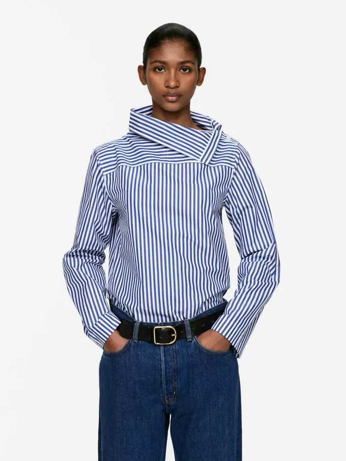 Blusa con cuello doblado Blusa con cuello doblado