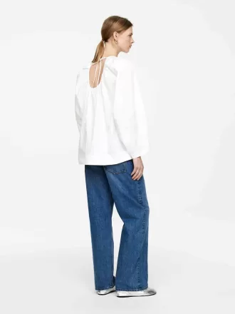 Blusa con espalda redondeada