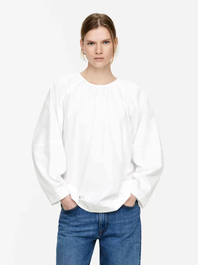 Blusa con espalda redondeada Blusa con espalda redondeada