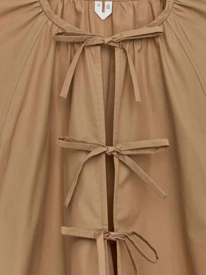 Blusa con lazo al frente Blusa con lazo al frente