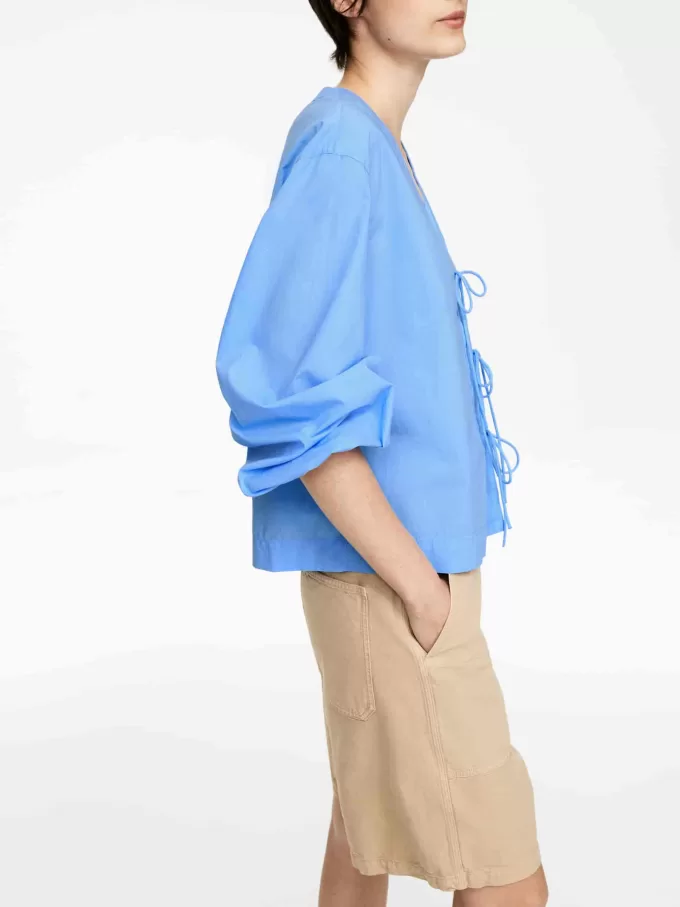 Blusa con lazo delantero Blusa con lazo delantero