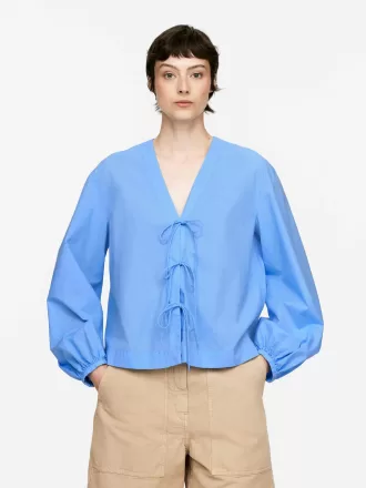 Blusa con lazo delantero