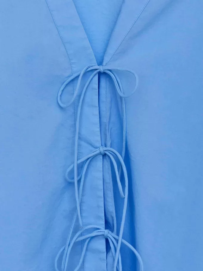 Blusa con lazo delantero Blusa con lazo delantero