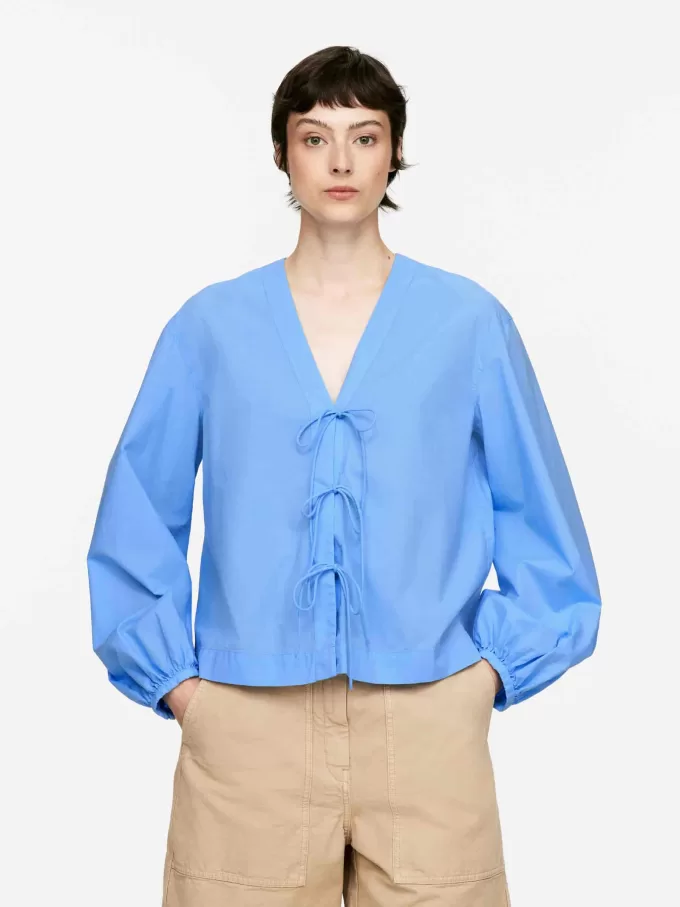 Blusa con lazo delantero Blusa con lazo delantero