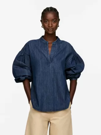 Blusa vaquera con mangas voluminosas