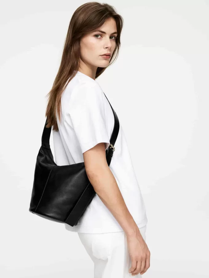 Bolso tipo bombonera de piel Bolso tipo bombonera de piel