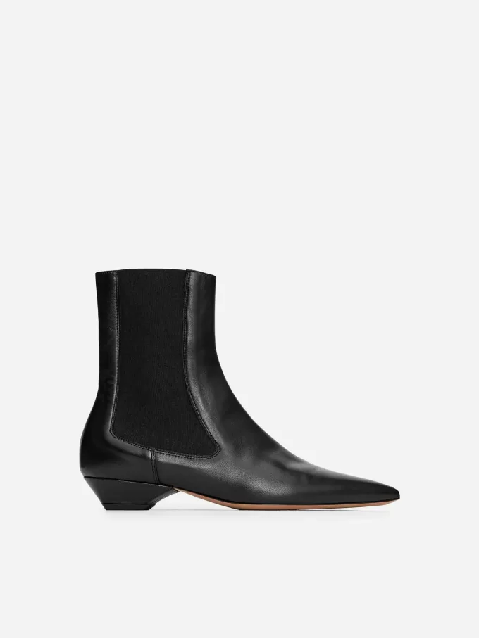 Bota de cuero puntiaguda