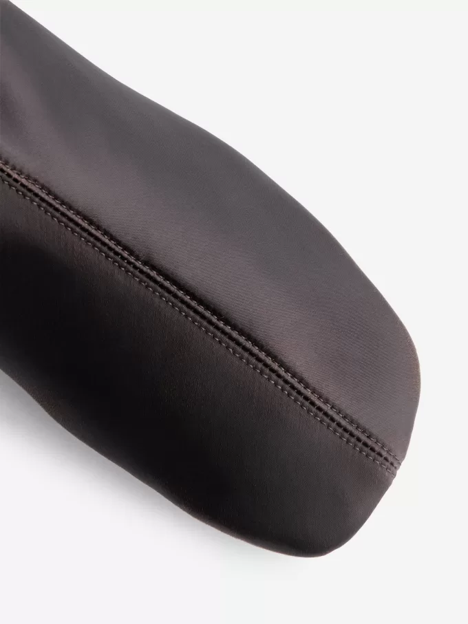 Botas de satén por encima de la rodilla