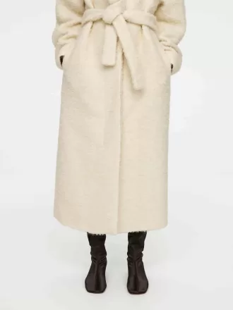 Botas de satén por encima de la rodilla