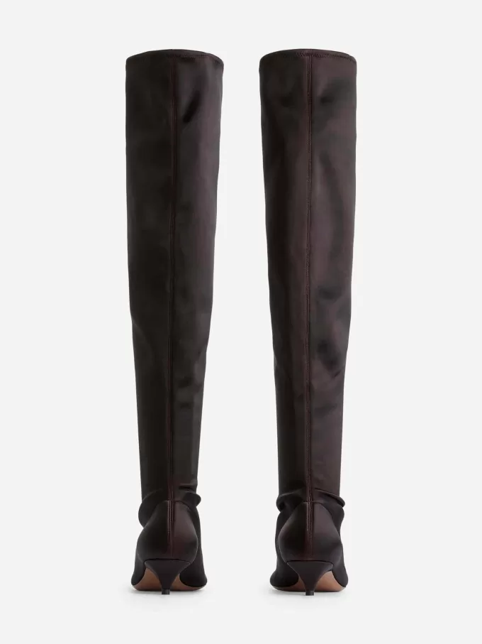 Botas de satén por encima de la rodilla