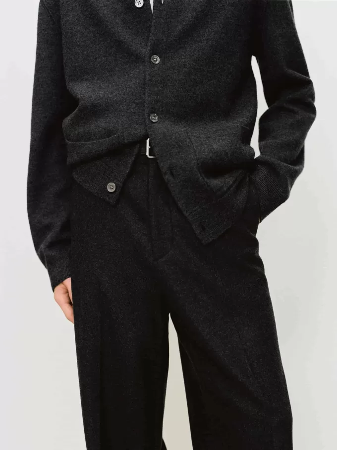 Cinturón de cuero delgado