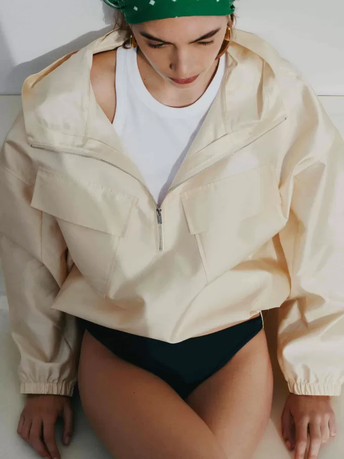 Anorak con capucha Anorak con capucha