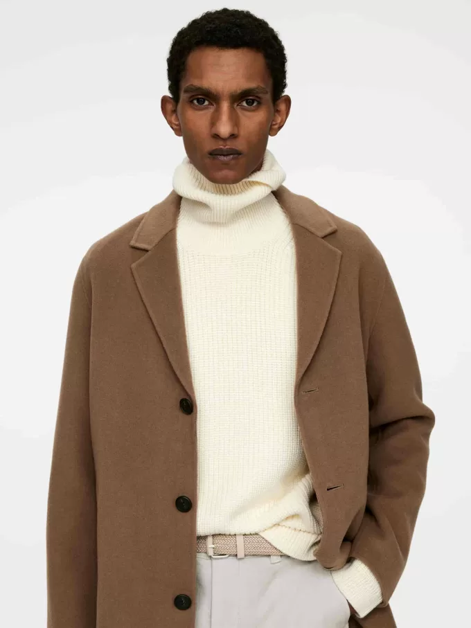 Cinturón con detalles de cuero trenzado Cinturón con detalles de cuero trenzado