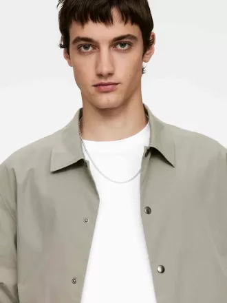 Collar mediano de cadena de plata de ley