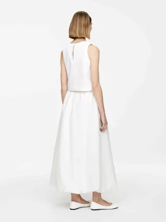 Falda con dobladillo abombado