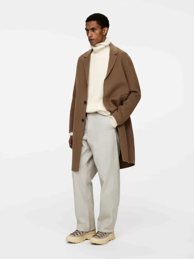 Jersey de lana gruesa con cuello vuelto Jersey de lana gruesa con cuello vuelto