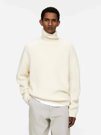 Jersey de lana gruesa con cuello vuelto