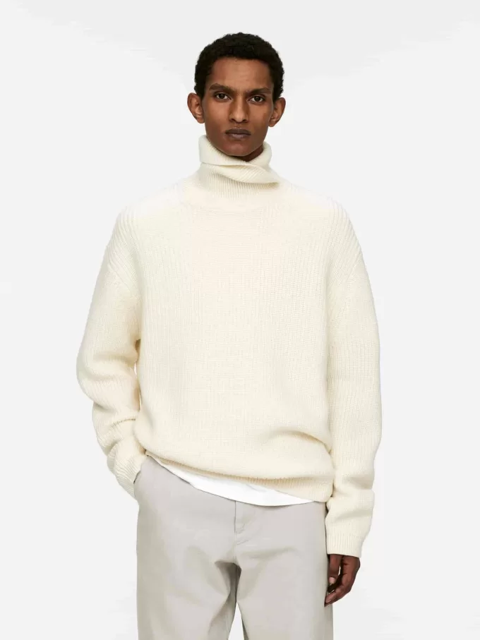 Jersey de lana gruesa con cuello vuelto Jersey de lana gruesa con cuello vuelto