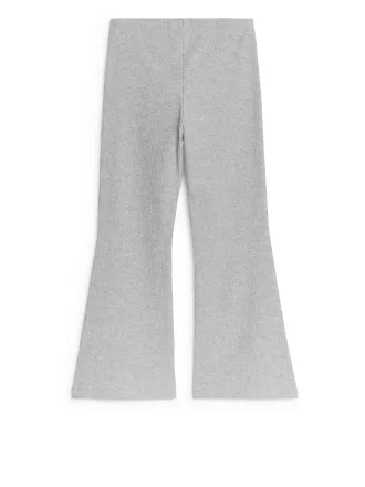 Leggings acampanados de canalé