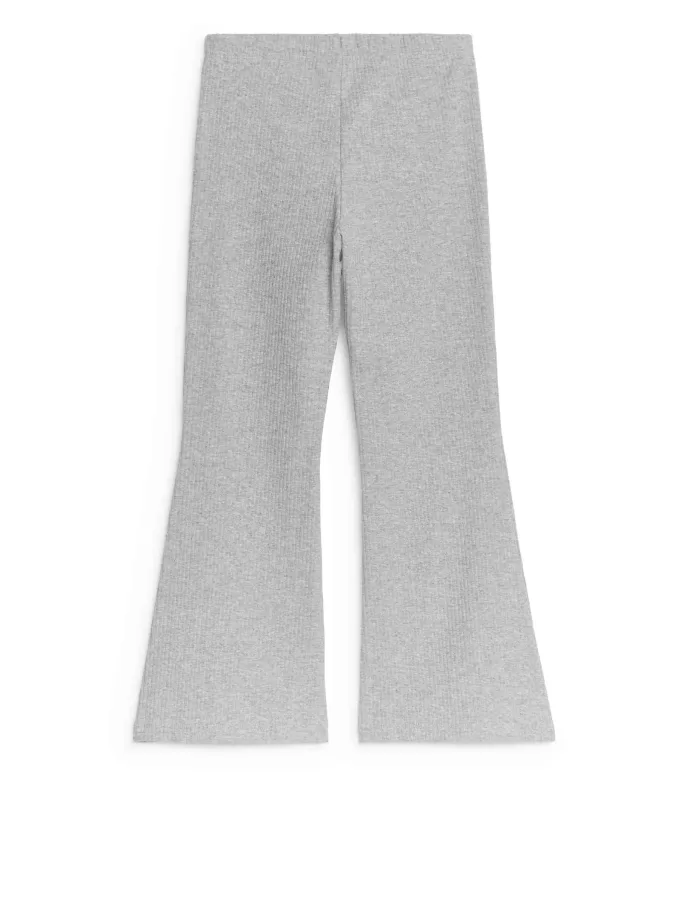 Leggings acampanados de canalé Leggings acampanados de canalé