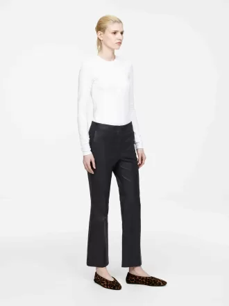 Pantalones acampanados de cuero