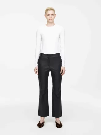 Pantalones acampanados de cuero