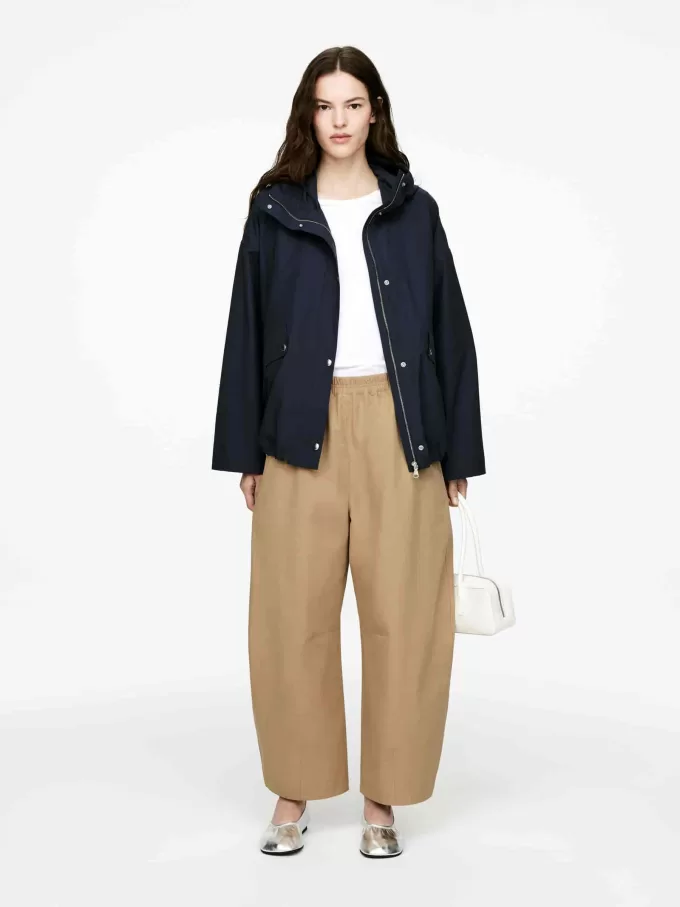 Pantalones con pernera de barril Pantalones con pernera de barril