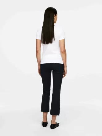 Pantalones cropped con raya delantera Pantalones cropped con raya delantera