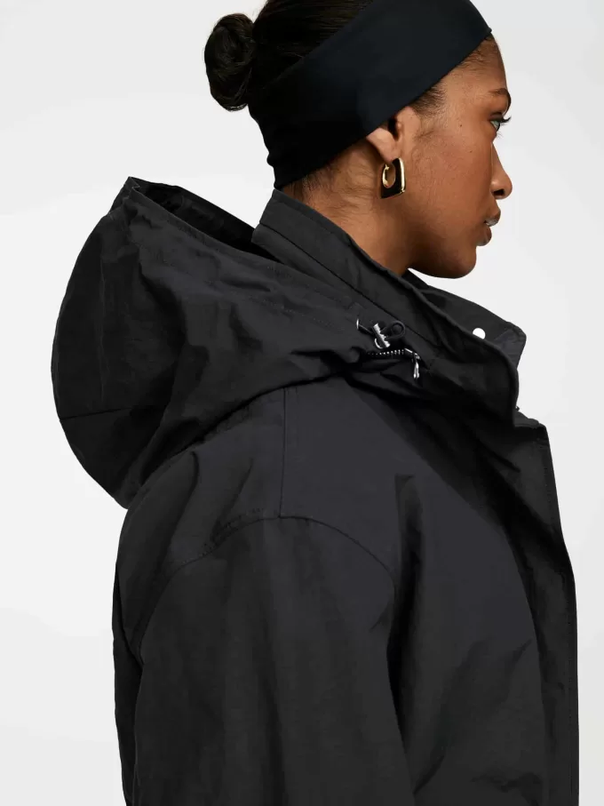 Parka de nailon con cola de pez Parka de nailon con cola de pez