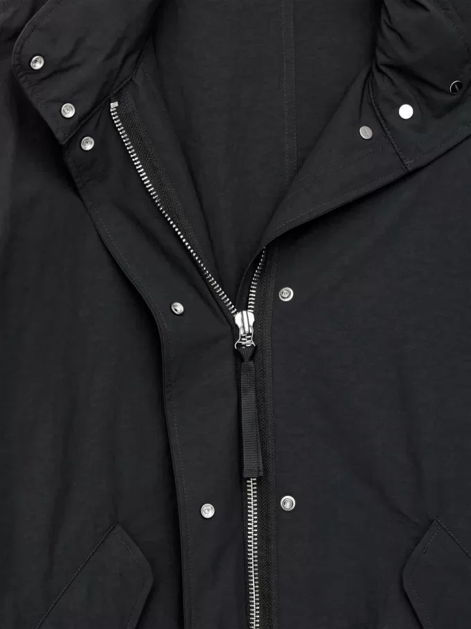 Parka de nailon con cola de pez Parka de nailon con cola de pez