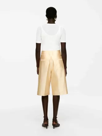 Shorts con pliegues a presión