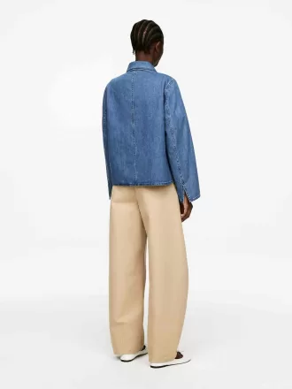 Sobrecamisa vaquera con banda anudada Sobrecamisa vaquera con banda anudada