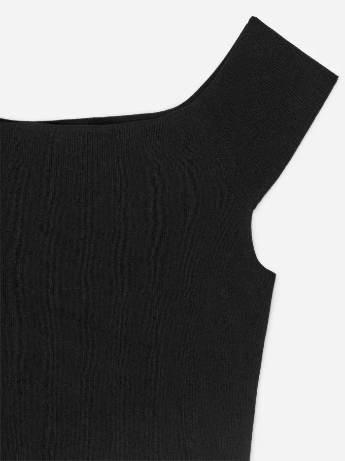 Top de punto con hombros descubiertos