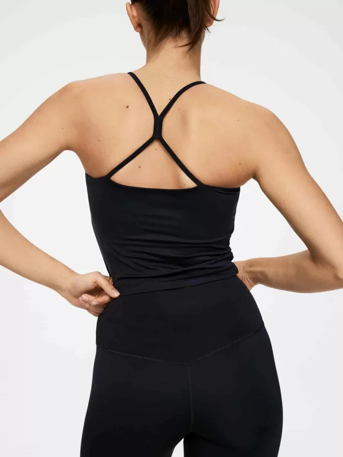 Top elástico suave.