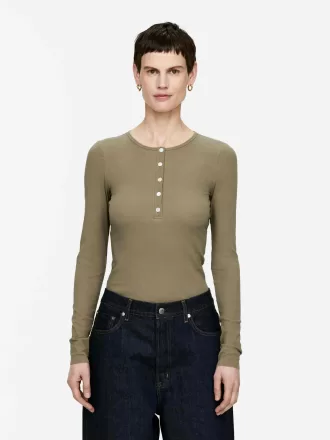 Top henley de canalé