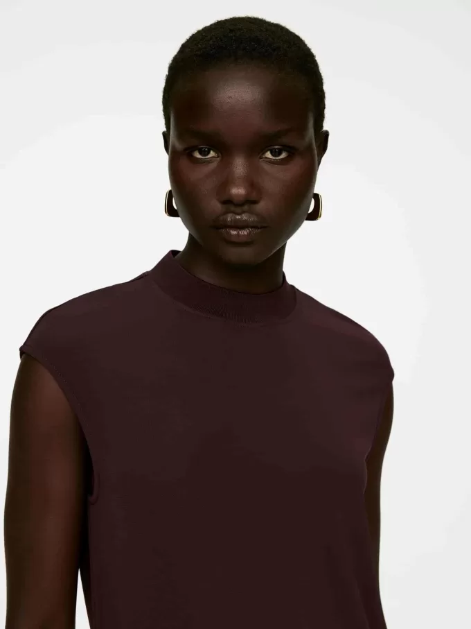 Top sin mangas con cuello simulado Top sin mangas con cuello simulado