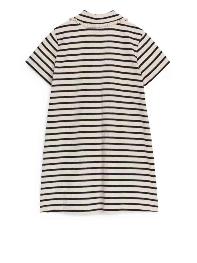 Vestido con cuello con volantes Vestido con cuello con volantes