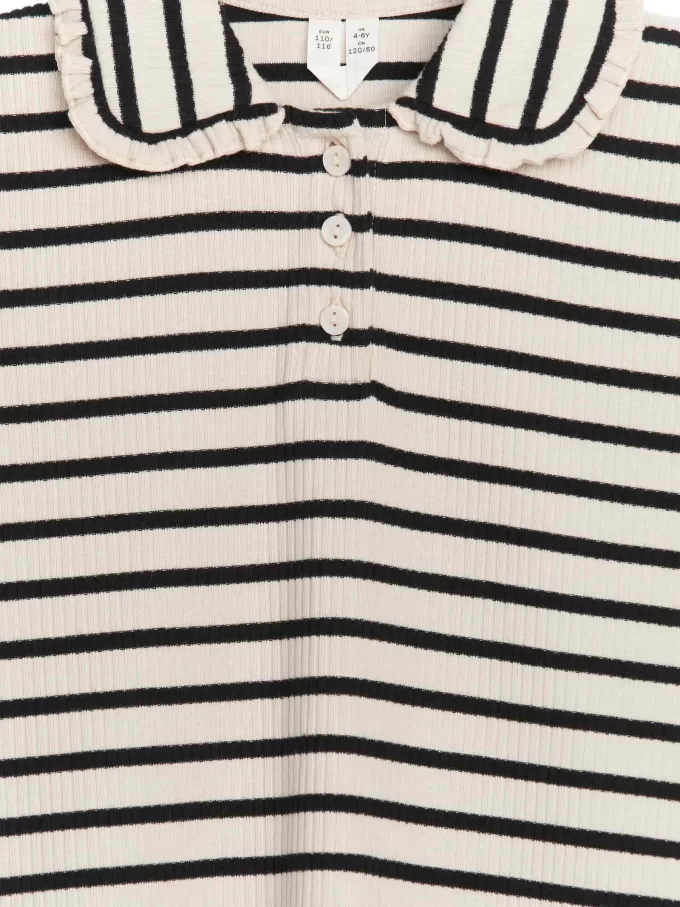 Vestido con cuello con volantes Vestido con cuello con volantes