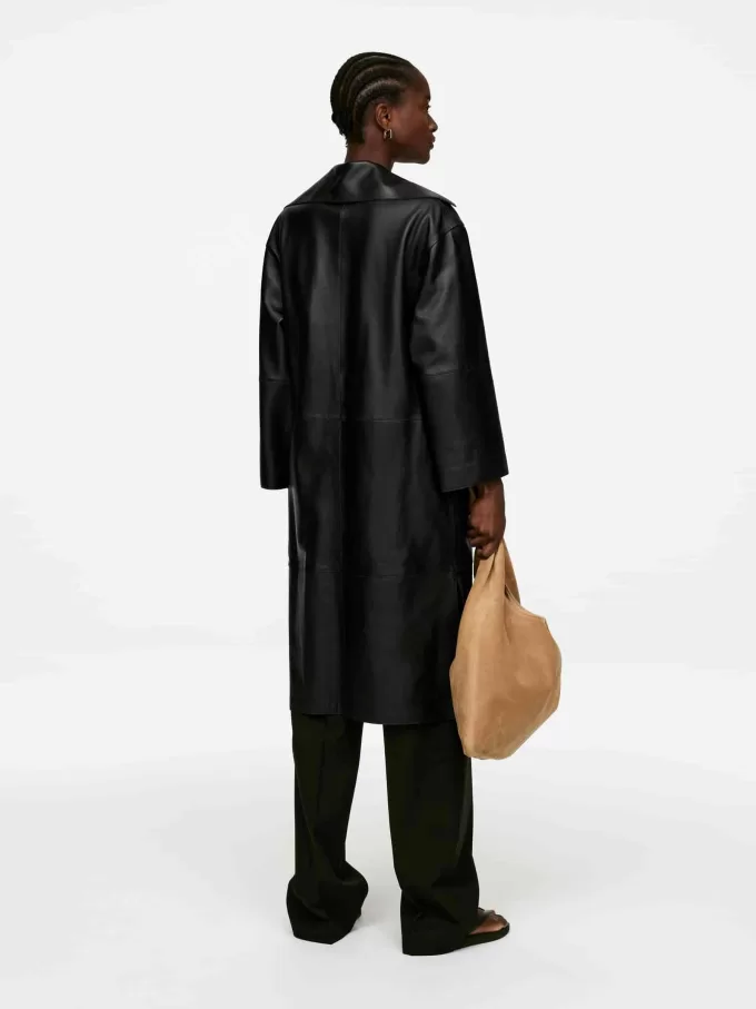 Vestido de cuero con cuello abierto Vestido de cuero con cuello abierto