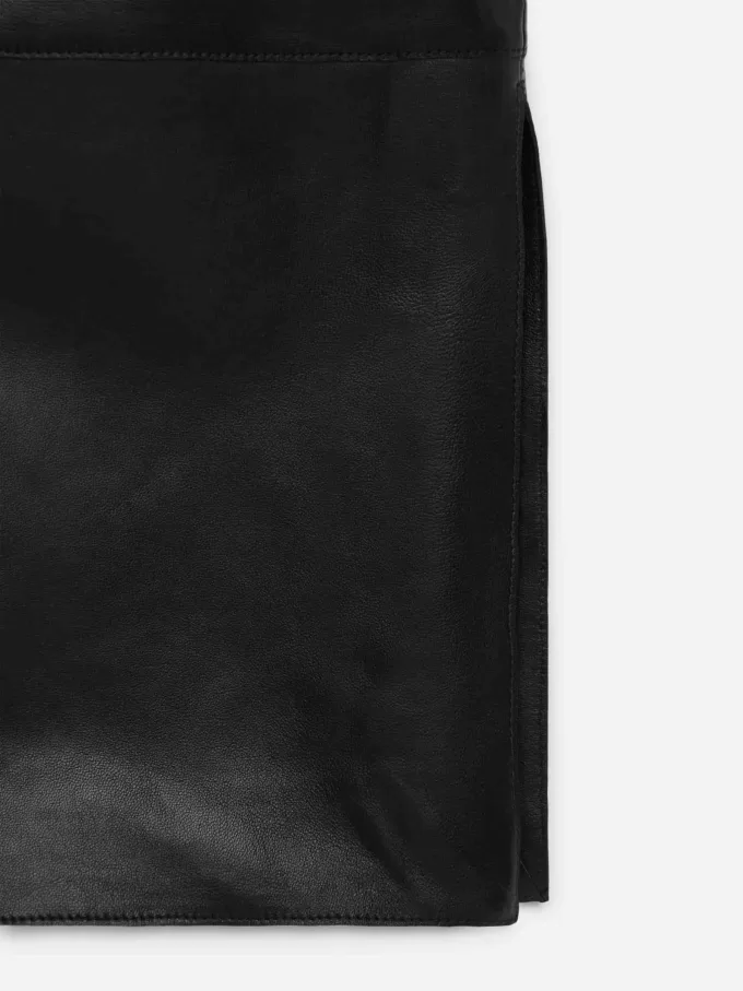 Vestido de cuero con cuello abierto Vestido de cuero con cuello abierto